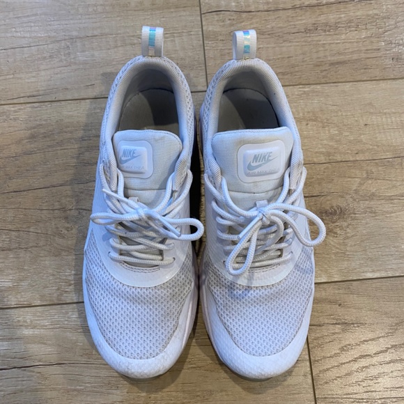 Women’s Nike running shoe - Picture 3 of 4